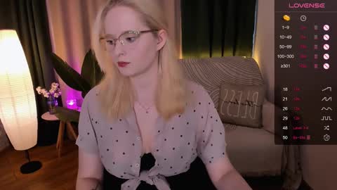 Hello guys my name is Aemilia online show from 03.11.25