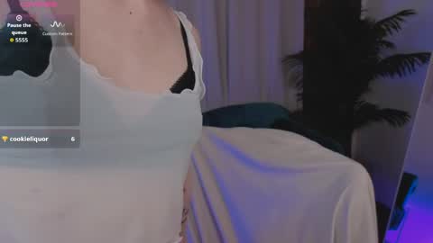 Snapshot of shine_vivi chatting on 04.07.26 Vivi online show from 04.07.26