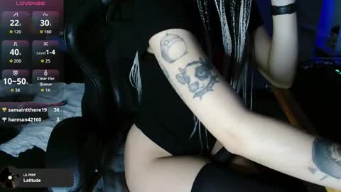 Snapshot of shinii0 chatting on 12.03.25 shinii0 online show from 12.03.25