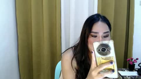 Snapshot of shiningkimmyrotme chatting on 12.14.25 Hot Jessie online show from 12.14.25