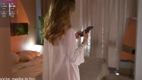 Snapshot of shinyways chatting on 10.04.25 Melissa online show from 10.04.25