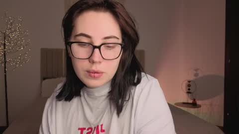 Snapshot of shiraazsh chatting on 05.17.26 shiraazsh online show from 05.17.26