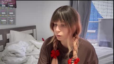 Snapshot of shirayuki_hime chatting on 09.18.25 Im Lilu Rosenblum Guys I have ----Ill be glad to see you there online show from 09.18.25