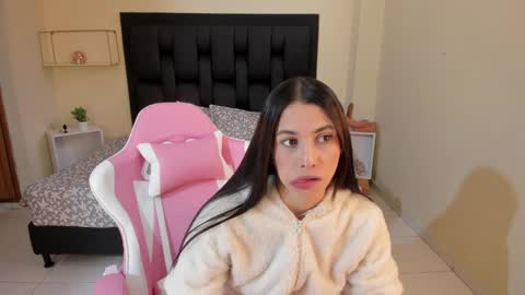 Snapshot of shkendall chatting on 12.27.24 kendal online show from 12.27.24