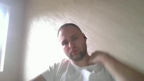 Snapshot of shmele_04 chatting on 12.17.25 shmele_04 online show from 12.17.25