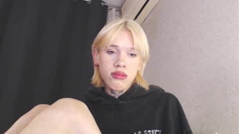 Snapshot of shortskrt chatting on 02.24.26 polii and alisa online show from 02.24.26