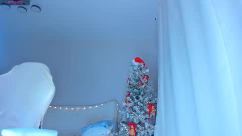 Snapshot of showmejenny chatting on 01.08.26 jennywoody online show from 01.08.26