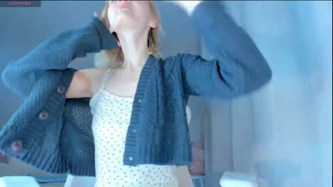 Snapshot of showmejenny chatting on 02.12.26 jennywoody online show from 02.12.26