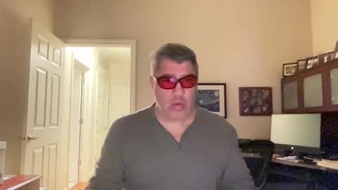 Snapshot of showmet chatting on 02.05.25 Chicago Guy online show from 02.05.25