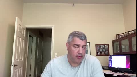 Snapshot of showmet chatting on 09.08.25 Chicago Guy online show from 09.08.25