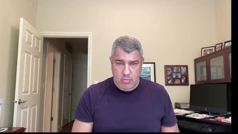 Snapshot of showmet chatting on 10.14.25 Chicago Guy online show from 10.14.25