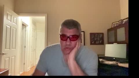 Snapshot of showmet chatting on 10.29.25 Chicago Guy online show from 10.29.25