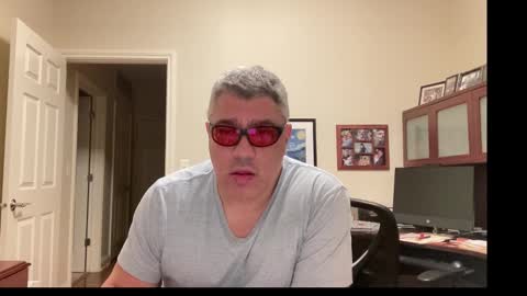 Snapshot of showmet chatting on 10.30.25 Chicago Guy online show from 10.30.25