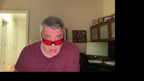 Snapshot of showmet chatting on 04.01.26 Chicago Guy online show from 04.01.26