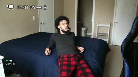 Snapshot of shvrkbxy chatting on 02.14.25 shvrkbxy online show from 02.14.25