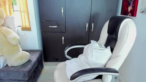 Nahomy online show from 02.23.26