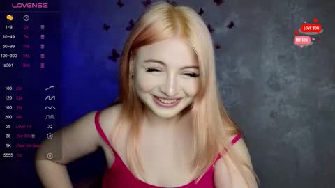 Snapshot of shy_blondiee chatting on 09.12.25 Molly online show from 09.12.25