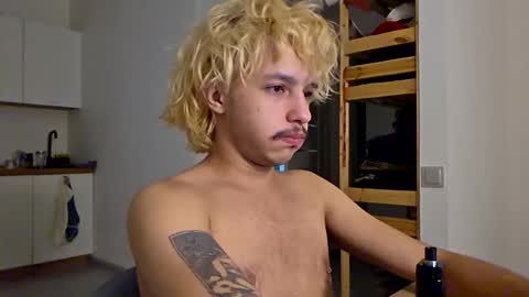 Snapshot of shy_boy17 chatting on 01.07.26 your shy boy online show from 01.07.26