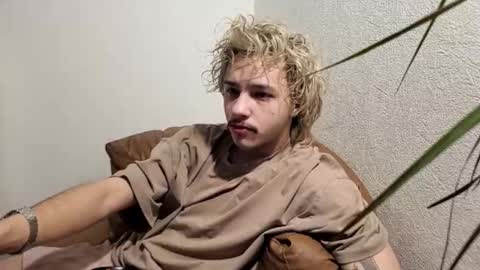 Snapshot of shy_boy17 chatting on 02.16.26 your shy boy online show from 02.16.26