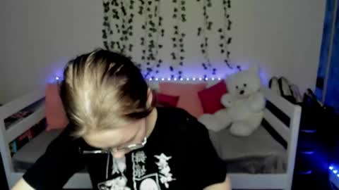 shy_elina01 online show from 10.15.25