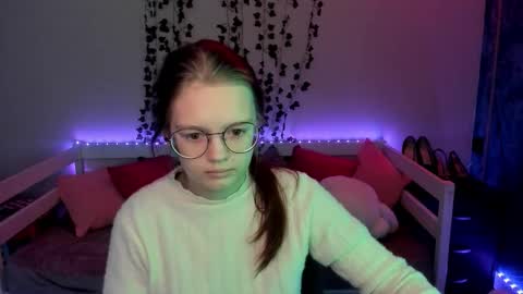 shy_elina01 online show from 11.04.25