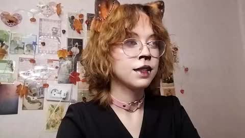 Snapshot of shy_kiss_twinkle_bloop chatting on 10.31.25 Milena online show from 10.31.25