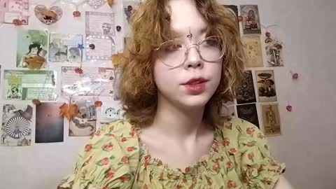 Snapshot of shy_kiss_twinkle_bloop chatting on 11.05.25 Milena online show from 11.05.25