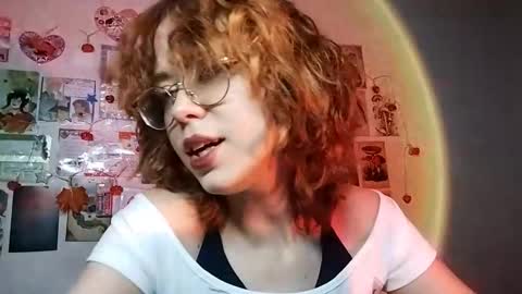 Snapshot of shy_kiss_twinkle_bloop chatting on 11.12.25 Milena online show from 11.12.25