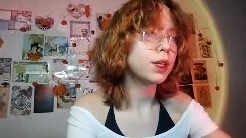 Snapshot of shy_kiss_twinkle_bloop chatting on 11.14.25 Milena online show from 11.14.25