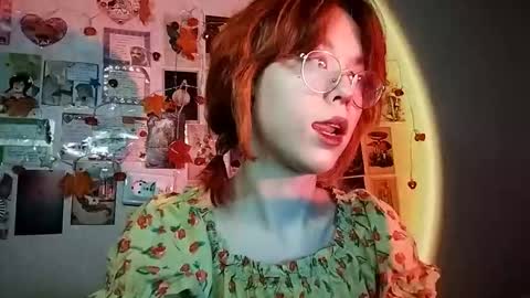 Snapshot of shy_kiss_twinkle_bloop chatting on 11.24.25 Milena online show from 11.24.25