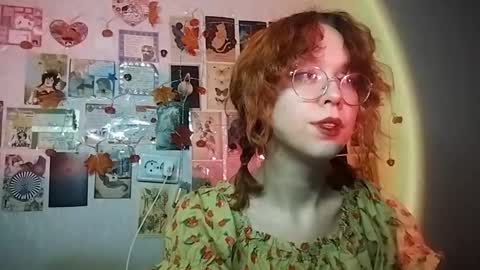 Snapshot of shy_kiss_twinkle_bloop chatting on 12.04.25 Milena online show from 12.04.25