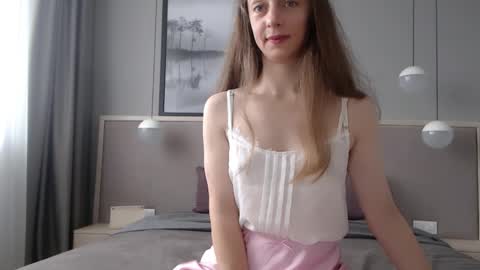 shy_schoolgirl_ online show from 10.25.25