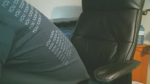 shyboyhugecum2020 online show from 04.12.26