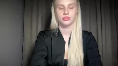 Snapshot of shyfox02 chatting on 03.26.26 Shy Fox online show from 03.26.26