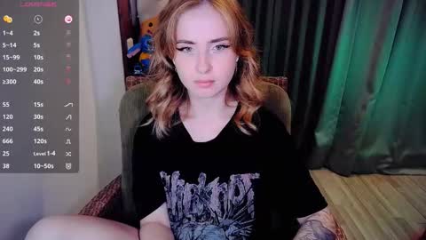 Snapshot of shyfoxxxy chatting on 12.15.25 Effie online show from 12.15.25