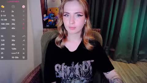 Snapshot of shyfoxxxy chatting on 12.17.25 Effie online show from 12.17.25