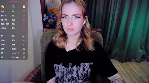 Snapshot of shyfoxxxy chatting on 12.19.25 Effie online show from 12.19.25