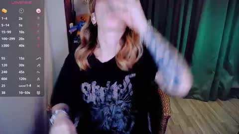 Snapshot of shyfoxxxy chatting on 12.20.25 Effie online show from 12.20.25