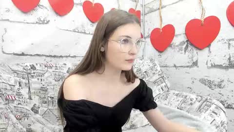 Snapshot of shyly_lisa chatting on 10.18.25 shyly_lisa online show from 10.18.25