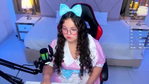 Snapshot of shylysweet chatting on 12.01.25 Shyly online show from 12.01.25