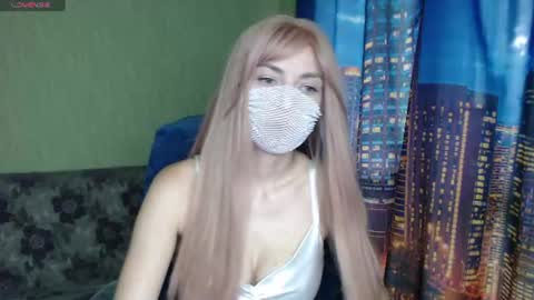 Snapshot of shynesssophie chatting on 07.04.26 Sophie 3 online show from 07.04.26