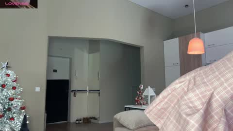 Snapshot of shyrubate chatting on 01.09.25 Aurora online show from 01.09.25