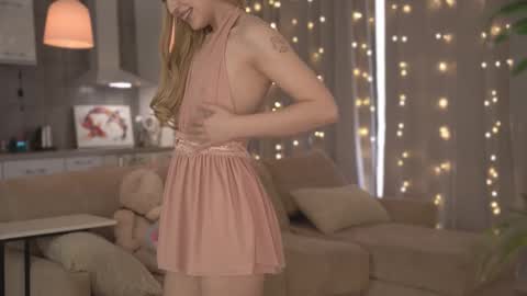 Snapshot of shyrubate chatting on 03.11.25 Aurora online show from 03.11.25