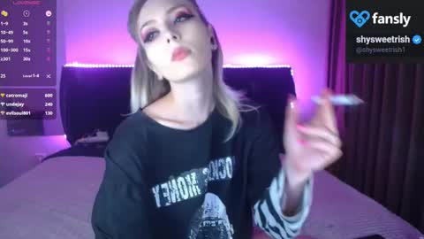 Snapshot of shysweetrish chatting on 02.16.25 shysweetrish online show from 02.16.25