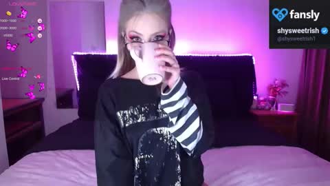 Snapshot of shysweetrish chatting on 09.20.25 shysweetrish online show from 09.20.25