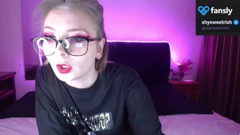 Snapshot of shysweetrish chatting on 09.25.25 shysweetrish online show from 09.25.25