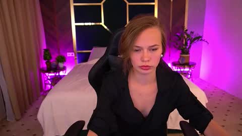 Snapshot of shyysiren chatting on 09.10.25 shyysiren online show from 09.10.25