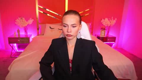 Snapshot of shyysiren chatting on 10.02.25 shyysiren online show from 10.02.25