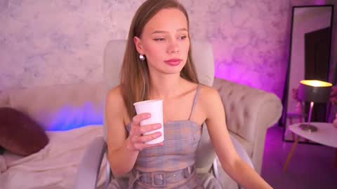 Snapshot of shyysiren chatting on 10.23.25 shyysiren online show from 10.23.25