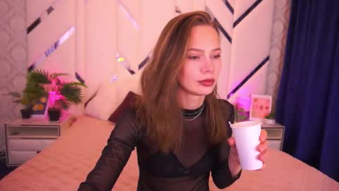 Snapshot of shyysiren chatting on 11.16.25 shyysiren online show from 11.16.25